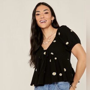 Francesca’s Daisy Top